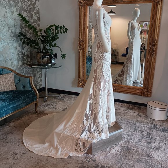 (Never Worn) Casablanca Wedding Dress - Picture 12 of 12